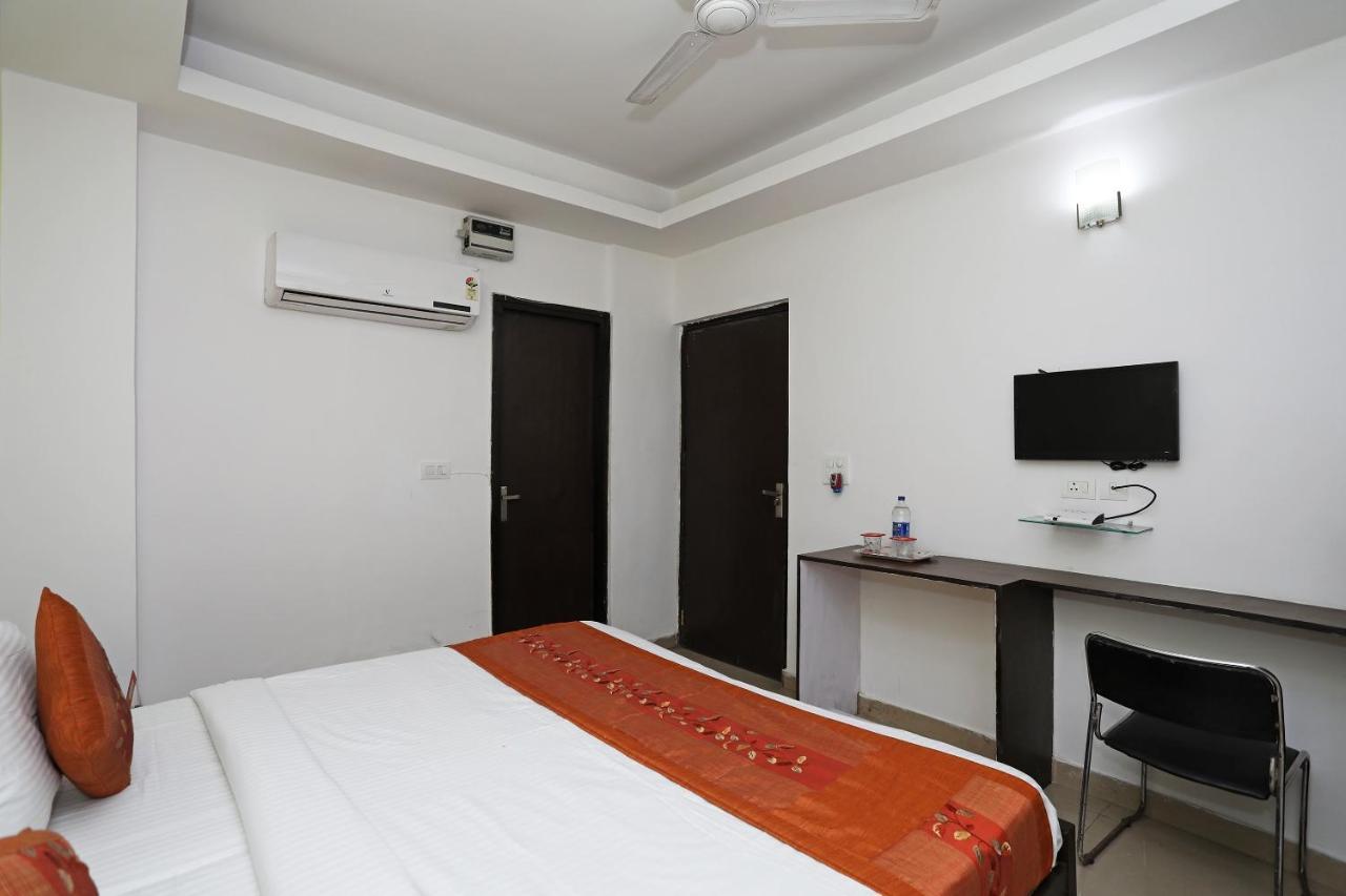 Oyo 11392 The Hotel Grand Hospitality Noida Zewnętrze zdjęcie