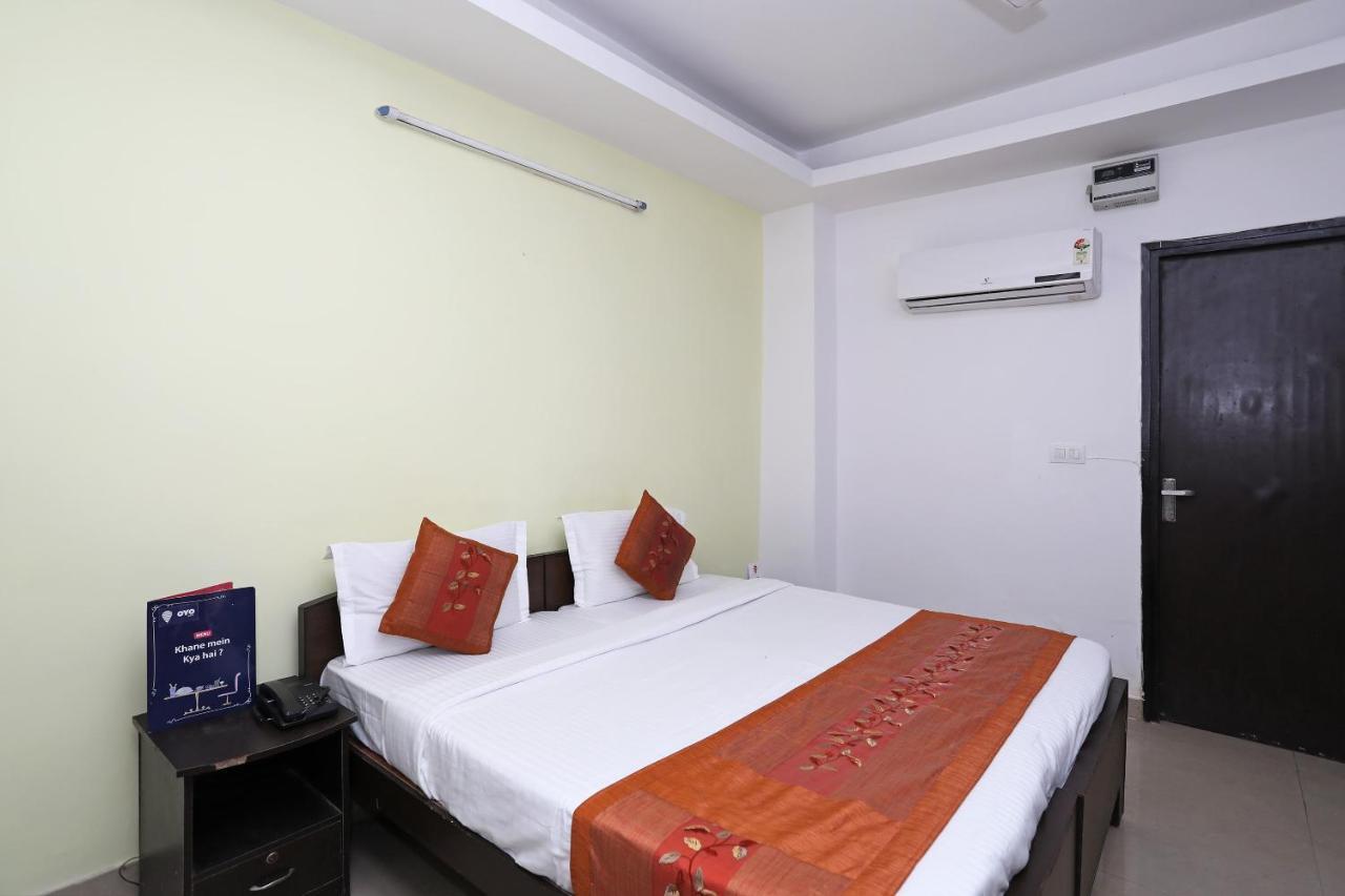 Oyo 11392 The Hotel Grand Hospitality Noida Zewnętrze zdjęcie