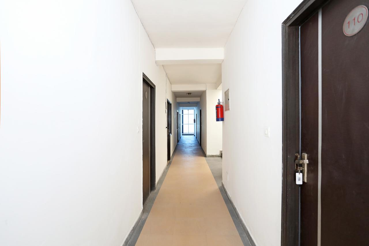 Oyo 11392 The Hotel Grand Hospitality Noida Zewnętrze zdjęcie