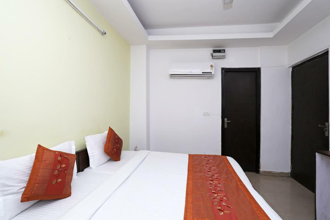 Oyo 11392 The Hotel Grand Hospitality Noida Zewnętrze zdjęcie